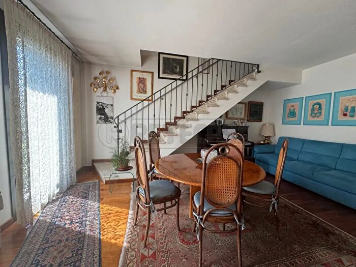 Appartamento con 6 locali in vendita in Bassano Del Grappa