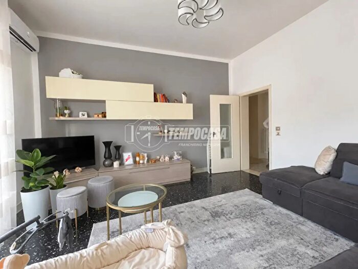 Appartamento trilocale in vendita in Via Nonantolana, Modena