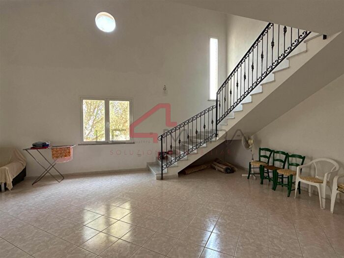 Casa con 10 locali in vendita in SantAnna Arresi