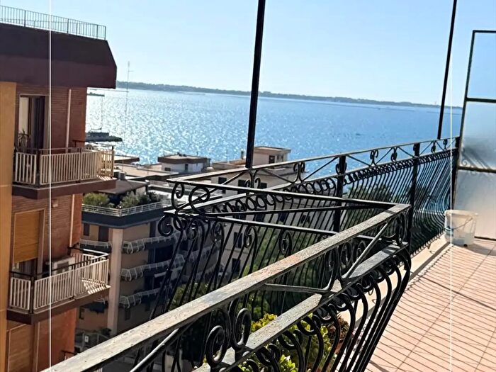 Appartamento trilocale in vendita in Via Dario Lupo, Taranto