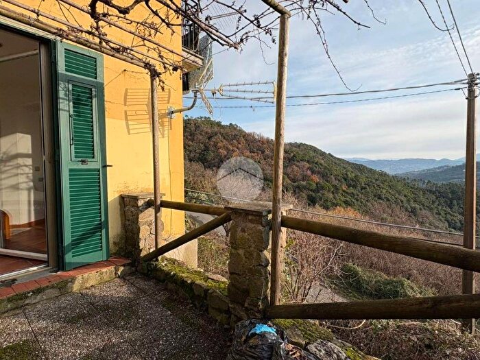 Appartamento trilocale in affitto in Via dei Pilastri, Isola, La Spezia