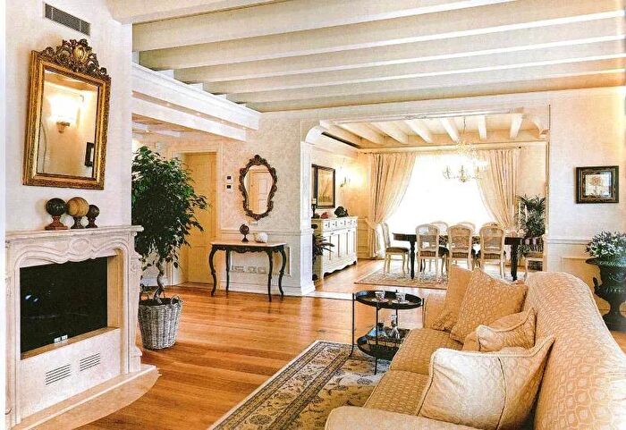 Casa con 12 locali in vendita in Marina di Pietrasanta Pietrasanta Lucca, Pietrasanta