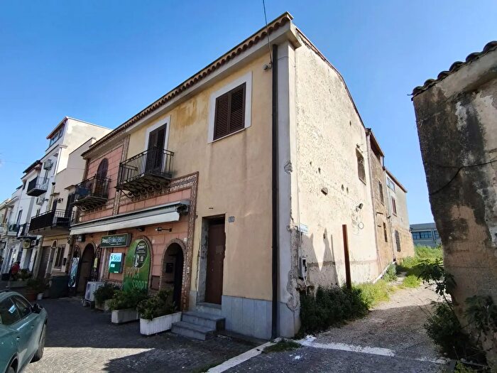 Casa con 8 locali in vendita in Via Nazionale, Carini
