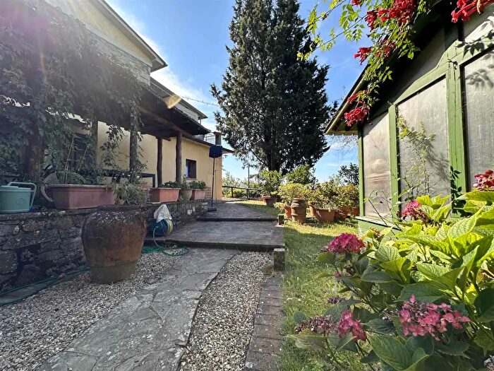 Casa con 10 locali in vendita in Pontassieve