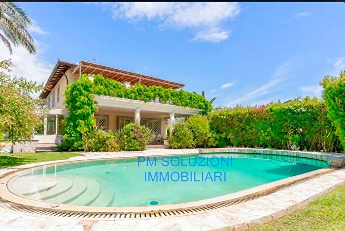 Casa con 17 locali in affitto in Forte Dei Marmi