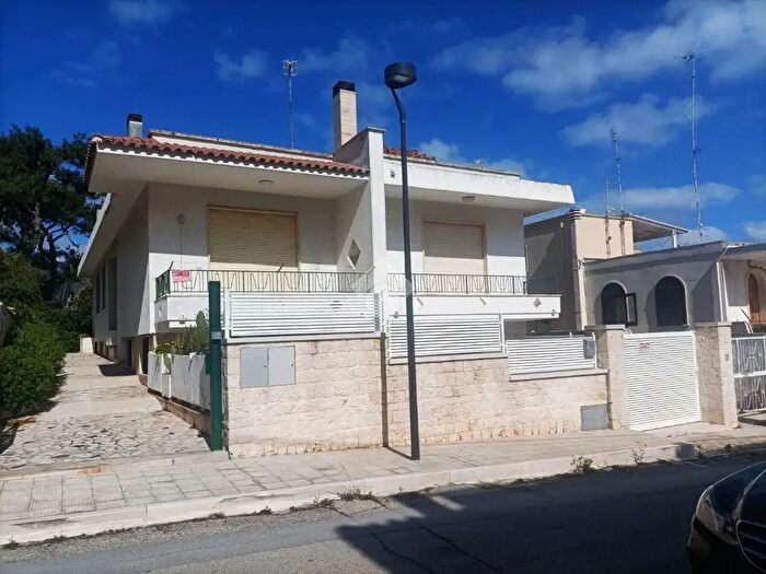 Casa quadrilocale in vendita in Via delle Rose, Mola Di Bari