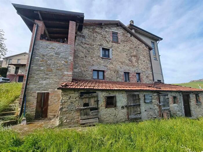 Casa con 8 locali in vendita in Loc Pentima, Piozzano