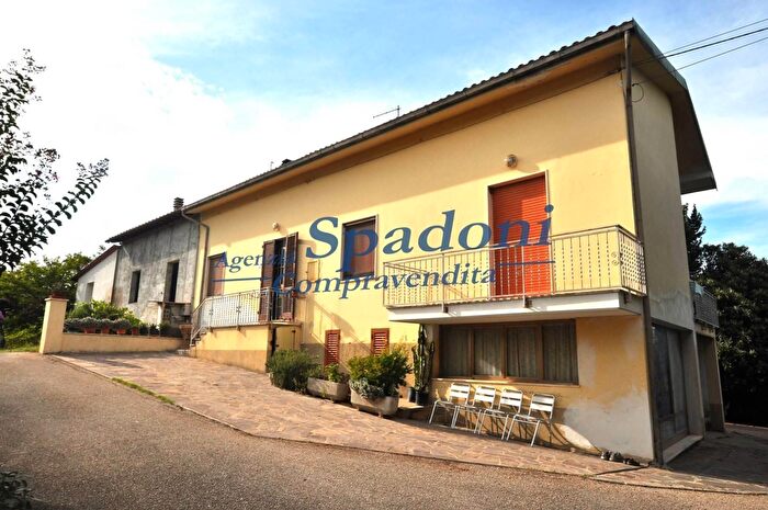 Casa con 10 locali in vendita in Fucecchio