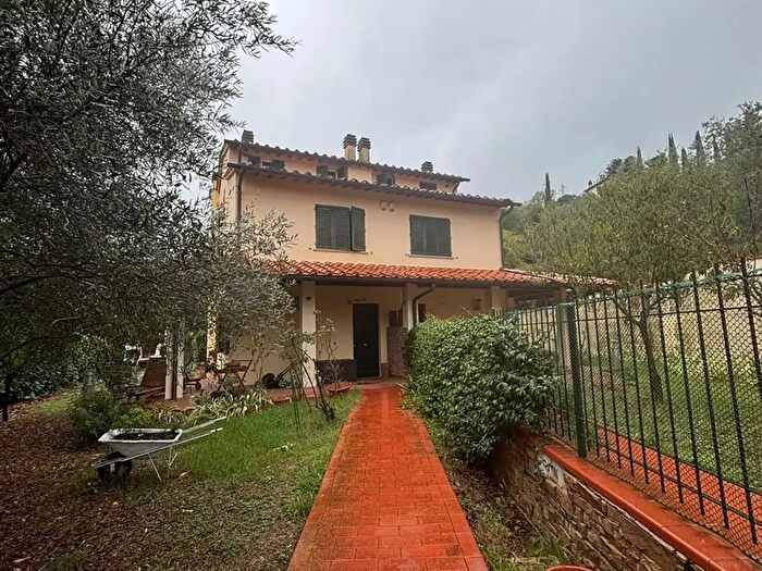Casa con 6 locali in vendita in Rignano SullArno