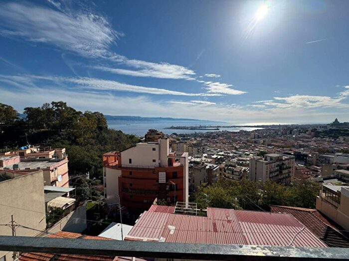 Appartamento trilocale in affitto in Salita Ogliastri, Giostra, Messina