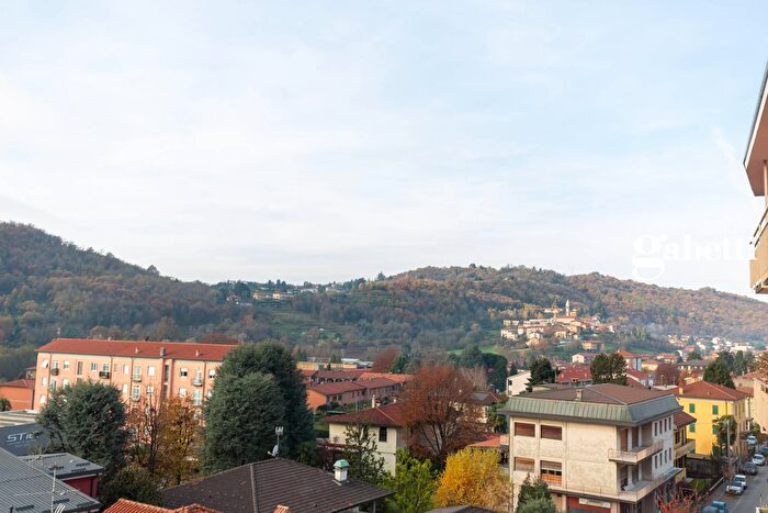 Appartamento trilocale in vendita in Via Brusadelli, La Valletta Brianza