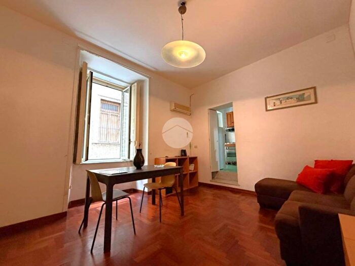 Appartamento bilocale in affitto in Via Domenico Soriano, Monte Santo, Napoli