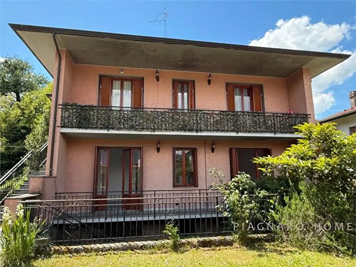 Appartamento con 5 locali in vendita in Via Europa, Pontremoli