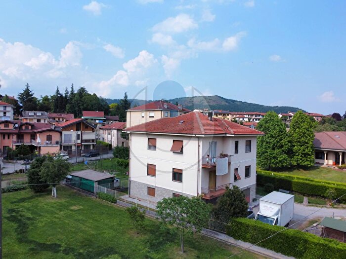 Casa con 12 locali in vendita in Via Raffaello, Trana