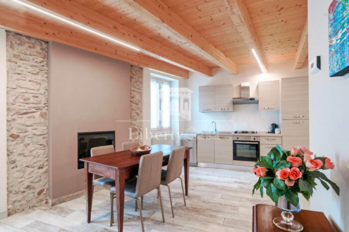 Casa con 6 locali in vendita in Via Fornico, Gargnano