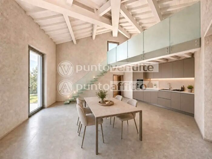 Appartamento con 10 locali in vendita in Borgo Giannotti, Lucca