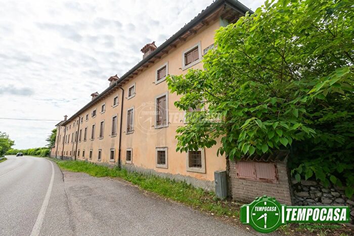 Appartamento con 10 locali in vendita in Bussolengo