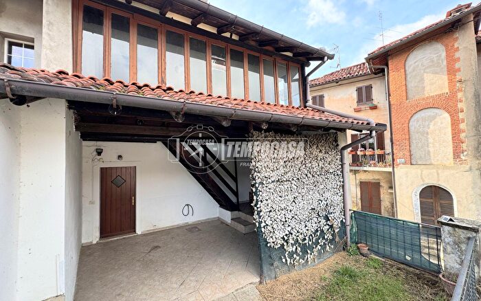 Casa quadrilocale in vendita in Via Tenente Umberto Florio, Bioglio