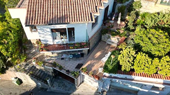 Casa con 6 locali in vendita in Via Bellavista, Vallecrosia