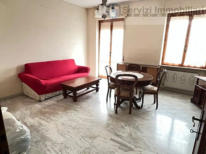 Appartamento trilocale in vendita in Via Vittorio Alfieri, Carpaneto Piacentino