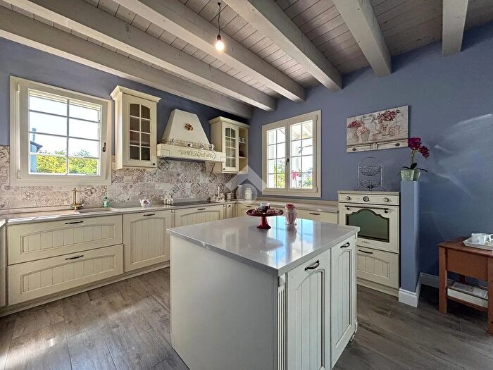 Casa quadrilocale in vendita in Via IV Novembre, San Biagio Di Callalta