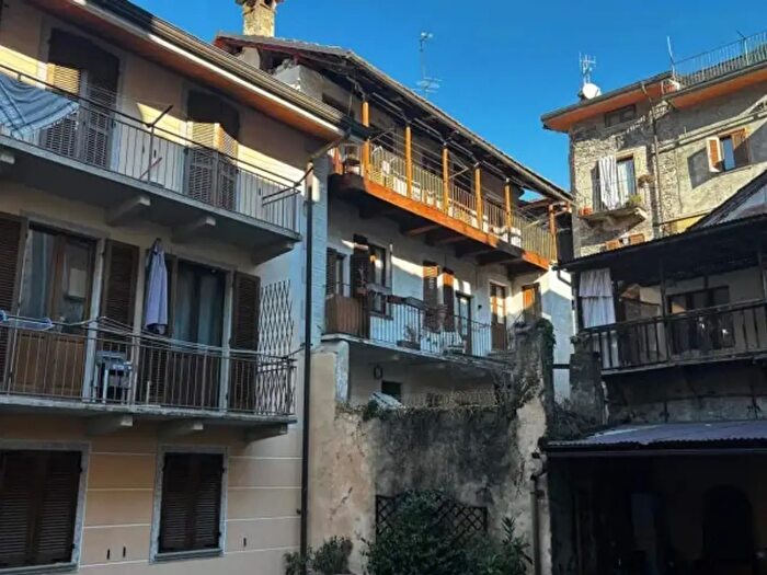 Casa con 6 locali in vendita in Via Tonetti, Varallo