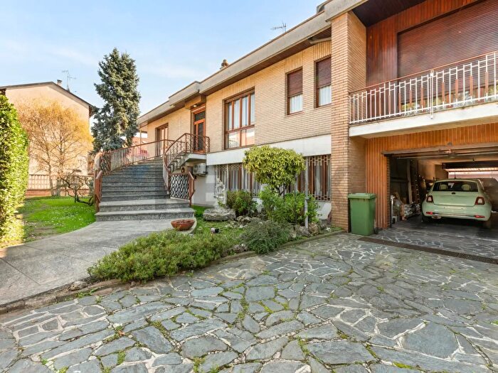 Casa con 17 locali in vendita in Via per Cassina Nuova, Paderno Dugnano
