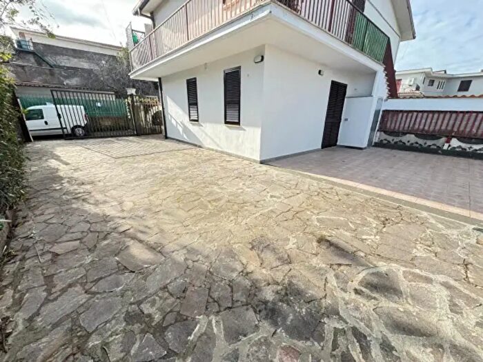 Appartamento trilocale in vendita in Via dei Lavoratori, Montecompatri