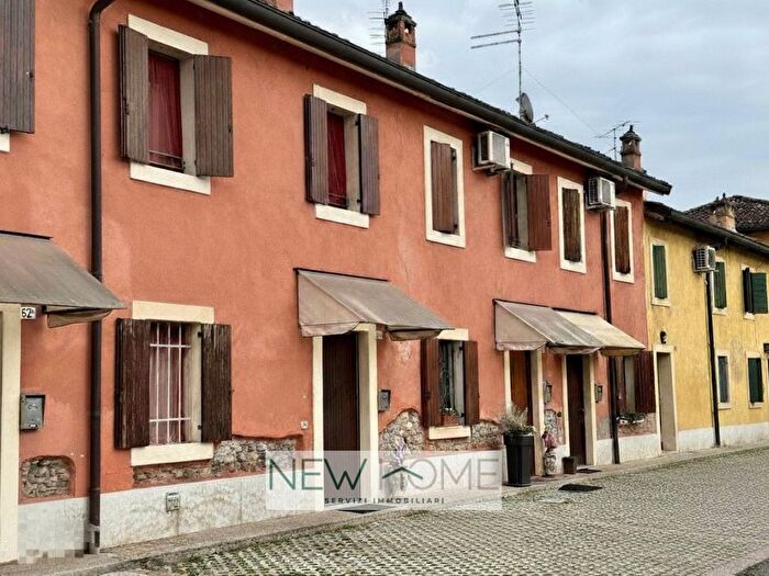 Casa quadrilocale in affitto in Via Contarina, Borgo Roma, Verona