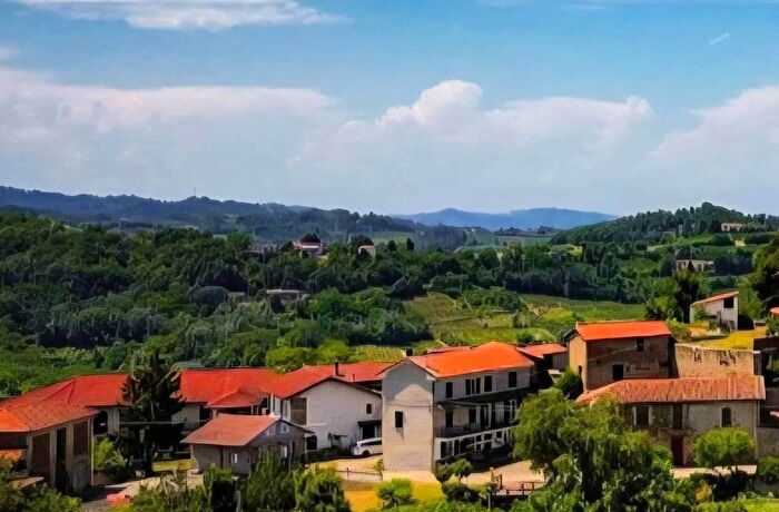 Casa con 10 locali in vendita in Bistagno