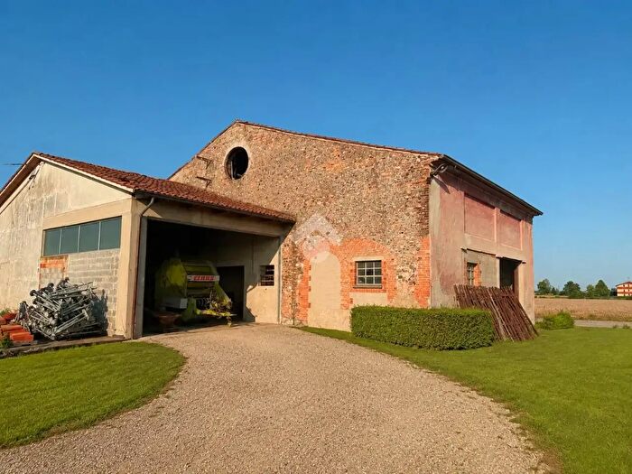 Casa monolocale in vendita in Medole