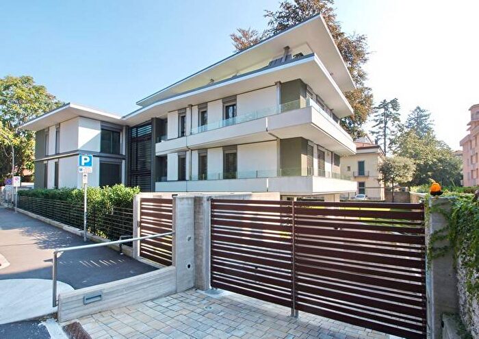 Appartamento quadrilocale in affitto in Via Benedetto Marcello, Brunella, Varese