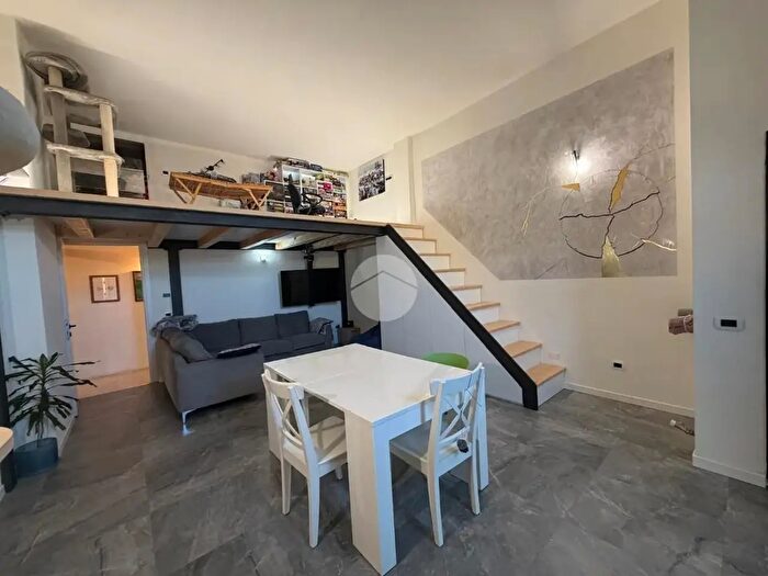 Appartamento trilocale in vendita in Via Filatoio, Lonato del Garda