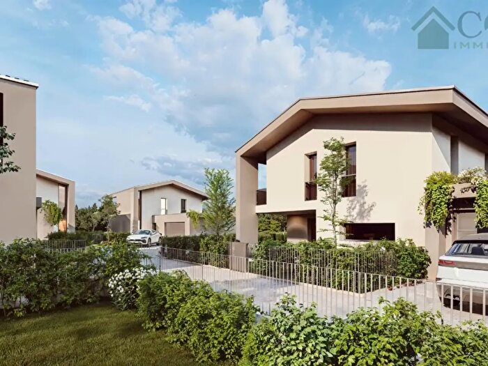 Casa con 5 locali in vendita in Via Girardina, Sandrigo