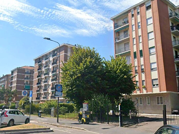 Appartamento bilocale in affitto in Via Zurigo, Inganni, Milano