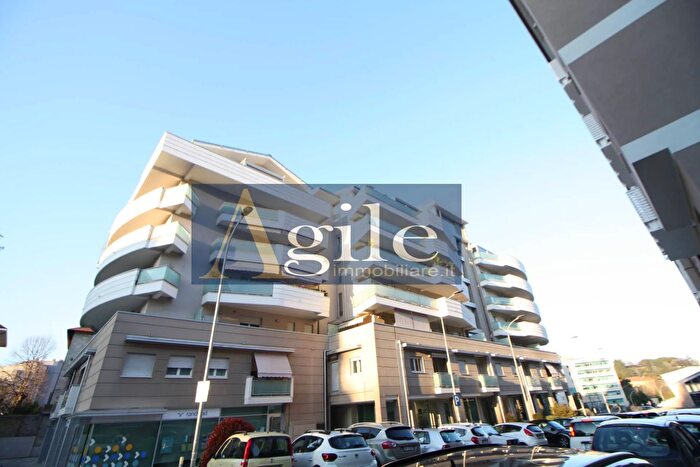 Appartamento con 8 locali in vendita in Via Firenze, Ascoli Piceno