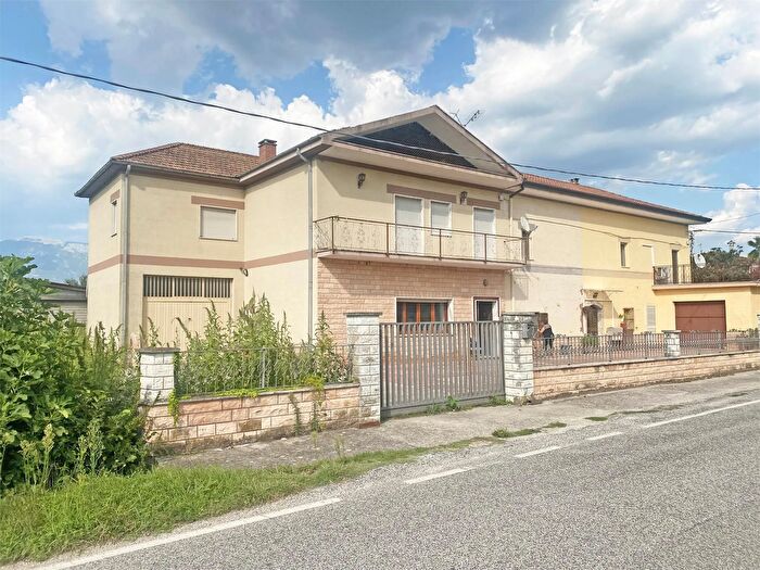 Casa con 12 locali in vendita in Casalvieri