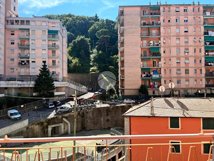 Appartamento con 5 locali in vendita in Via Piero Pinetti, Genova