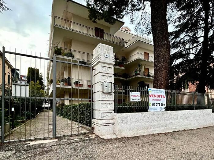 Appartamento con 10 locali in vendita in Viale Cappuccini, Lanciano