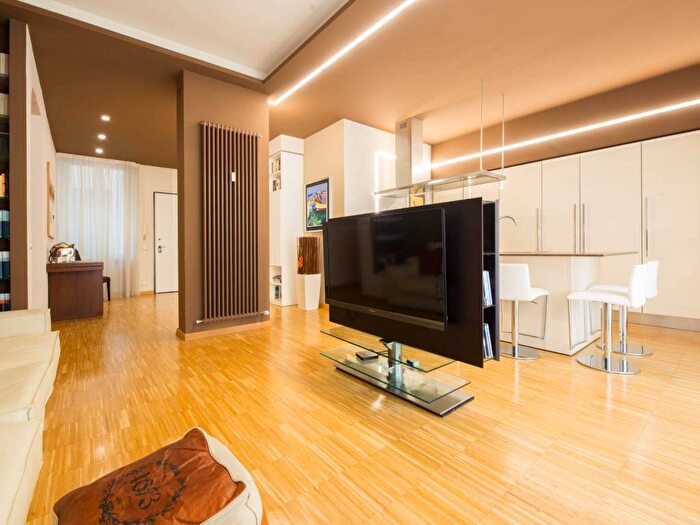 Appartamento quadrilocale in vendita in Via Malta, Quadrilatero, Genova
