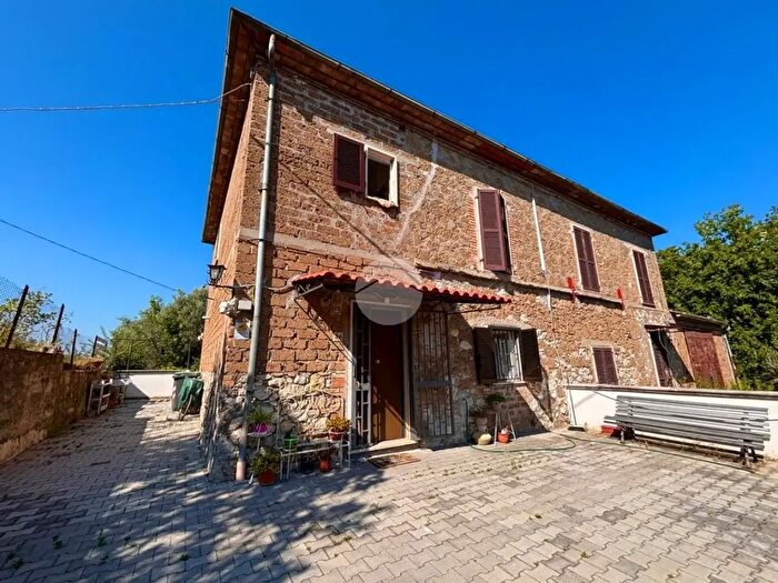 Casa quadrilocale in vendita in Vocabolo Forca, Calvi Dell'Umbria