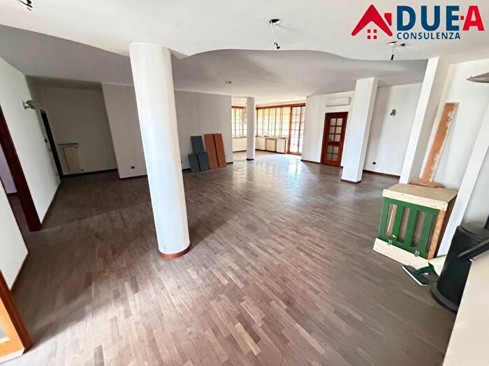 Appartamento quadrilocale in affitto in Via Rinascimento, Sant'Arpino