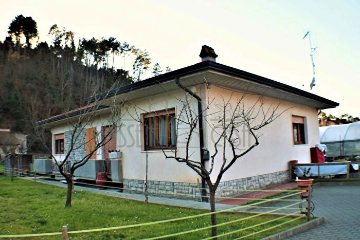 Casa con 5 locali in vendita in Camaiore