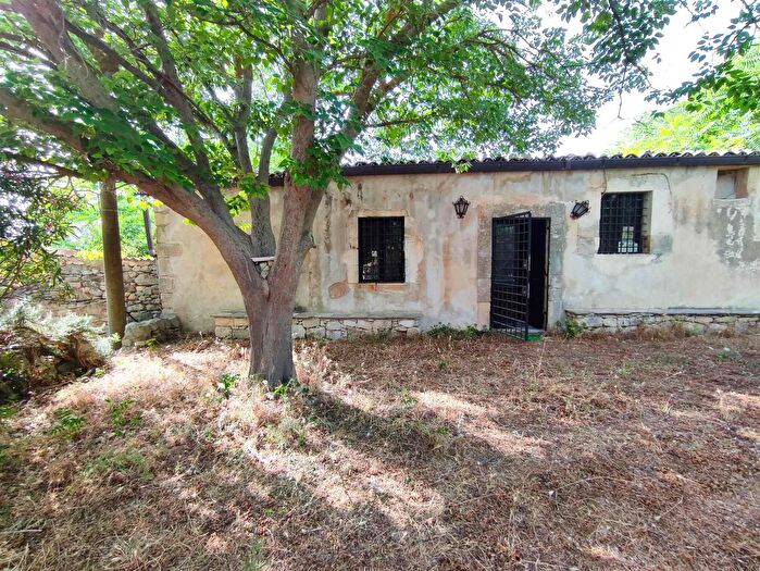 Casa con 5 locali in vendita in Chiaramonte Gulfi