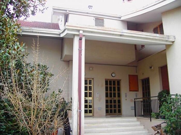 Appartamento con 6 locali in vendita in Via Gaspare Spontini, Monte Roberto