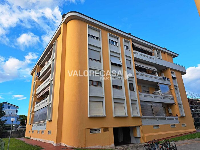 Appartamento con 5 locali in vendita in Viale XX Settembre B, Carrara