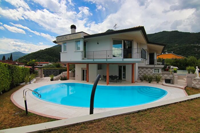 Casa con 6 locali in affitto in Via Dosso del Fieno, Roe Volciano