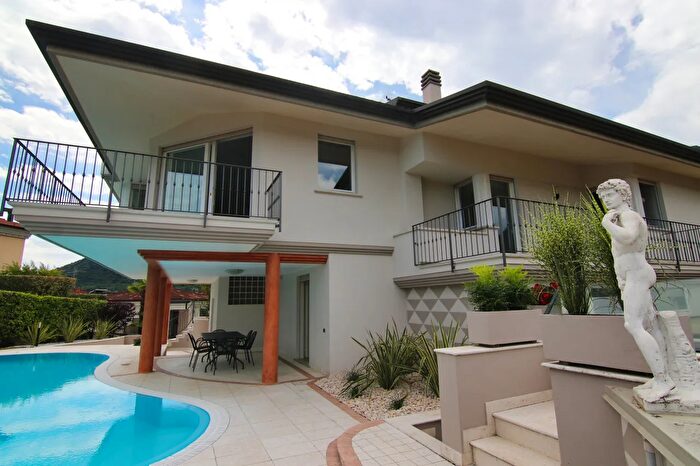 Case in Vendita e in Affitto - 3