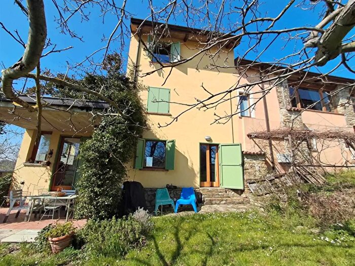 Casa con 8 locali in affitto in Piozzano