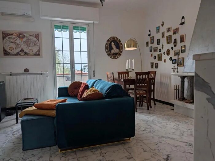 Appartamento quadrilocale in affitto in Carrara